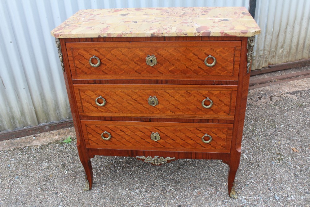 Chest commode