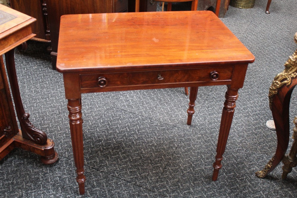 Lamp table