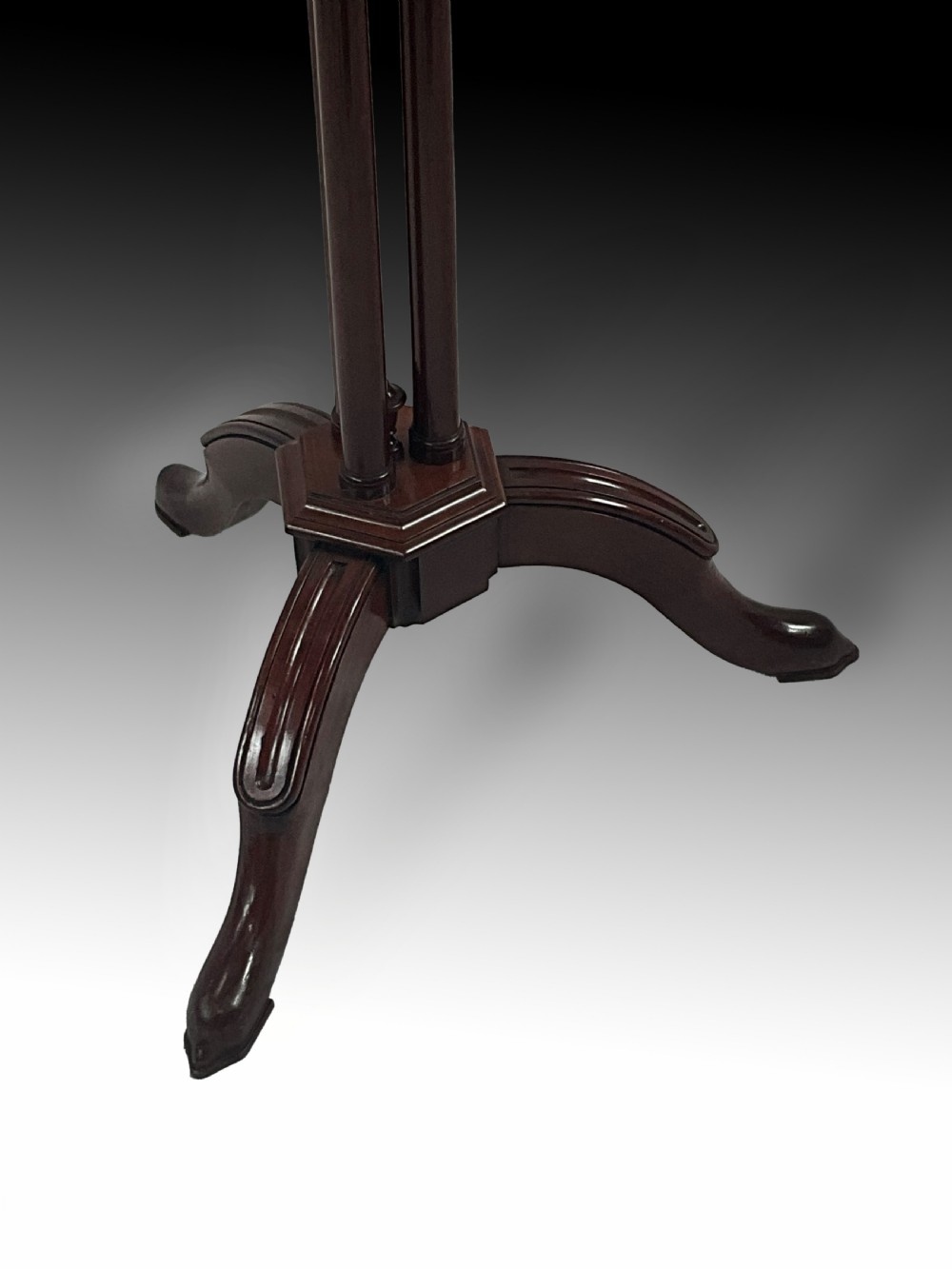 A High Quality Mahogany Circular Top Table by Maison Krieger Paris c.1860 View V