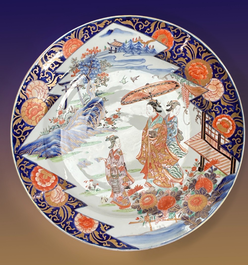 An antique early 20th century Japanese Imari charger
