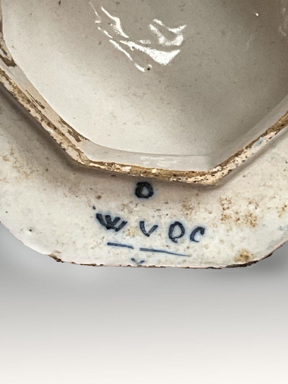 A late 17th century Dutch Delft octagonal shaped jar and cover. C.1680.  View XII