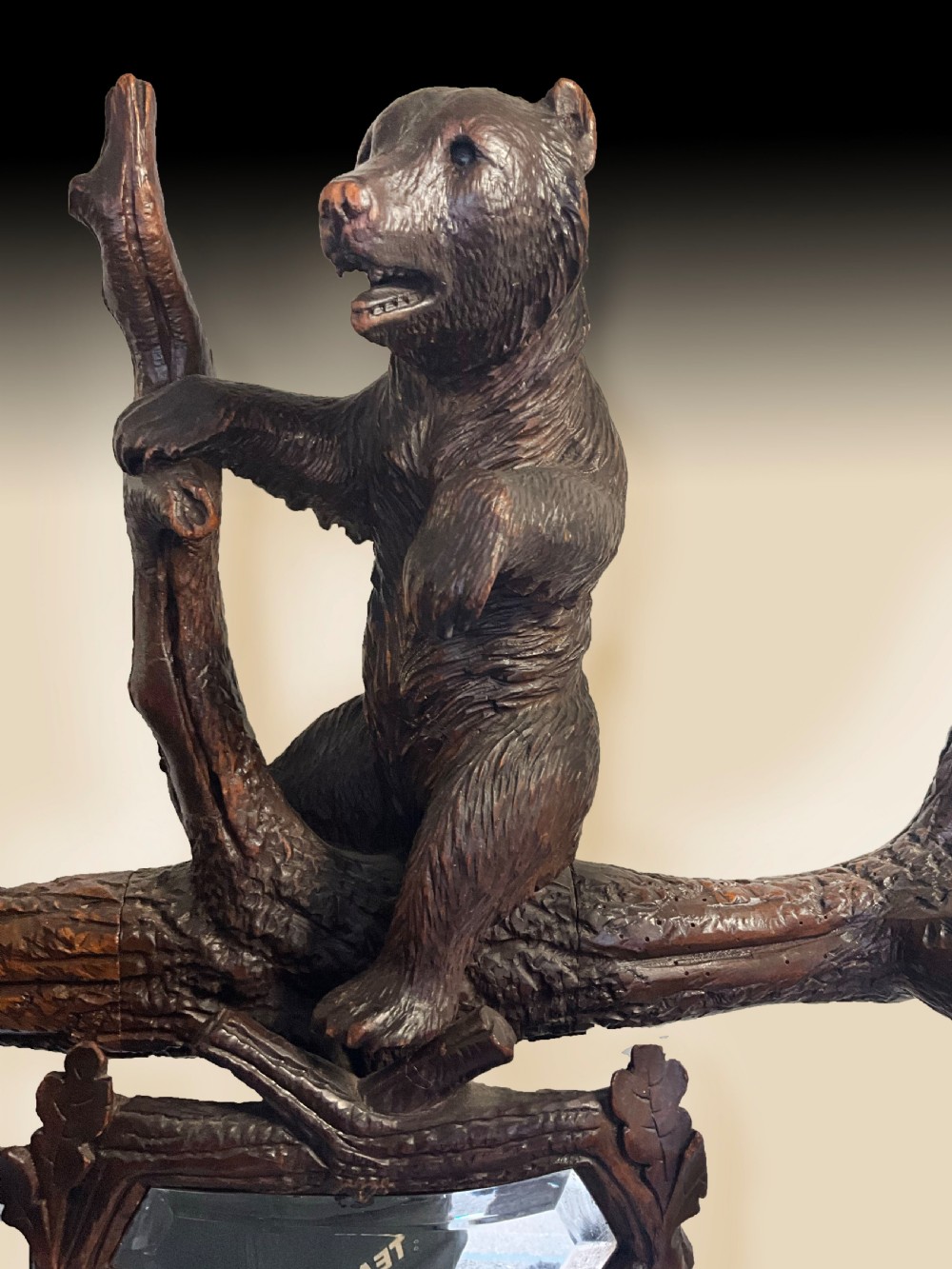 A fine quality Black Forest bear carved wood Hall stand. Height 198cm View X