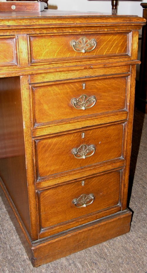 fig 1. GOOD QUALITY VICTORIAN OAK DOUBLE SIDED DESK