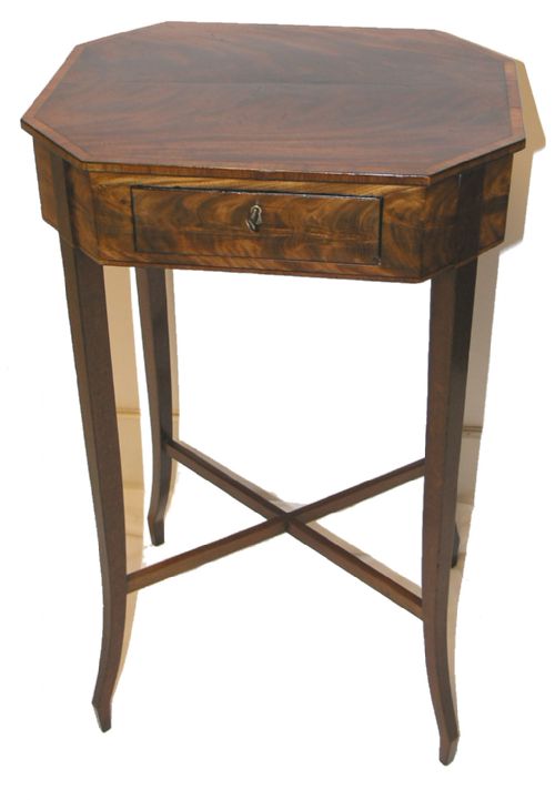 Pretty Wee Georgian Mahogany Occasional Table. C. 1800