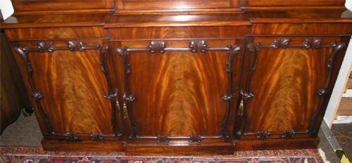 fig 1. WILLIAM IV SCOTTISH MAHOGANY BREAKFRONT BOOKCASE