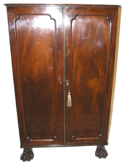 Fine George III Mahogany Collectors Cabinet. C. 1795
