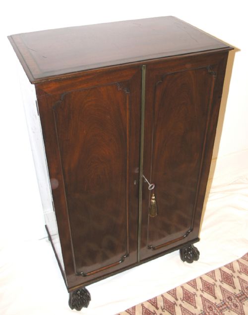 fig 1. FINE GEORGE III MAHOGANY COLLECTORS CABINET. C. 1795