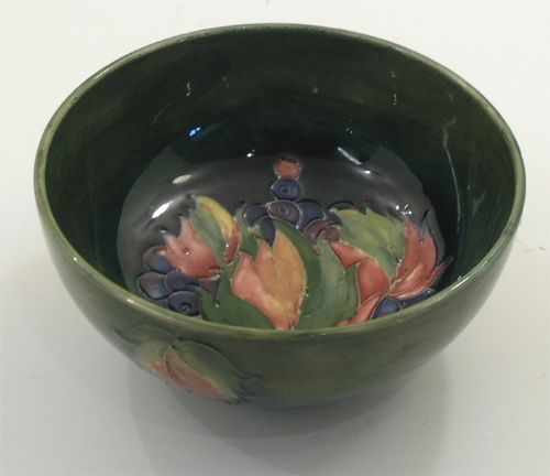 Good Moorcroft England Green Berries & Leaves Bowl