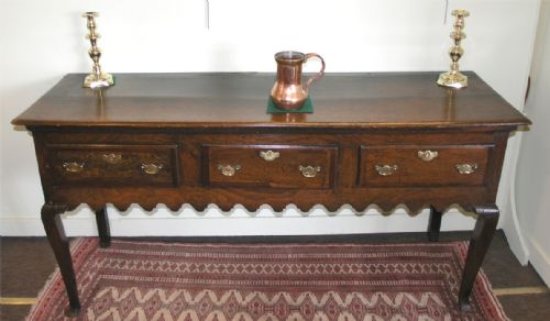Good Early Georgian Oak Cabriole Leg Dresser Base