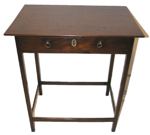 Dainty 18th Century Georgian Mahogany Side Table