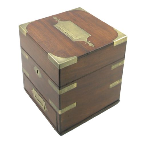 fig 1. GEORGE III MAHOGANY CAMPAIGN APPOCRATHY BOX