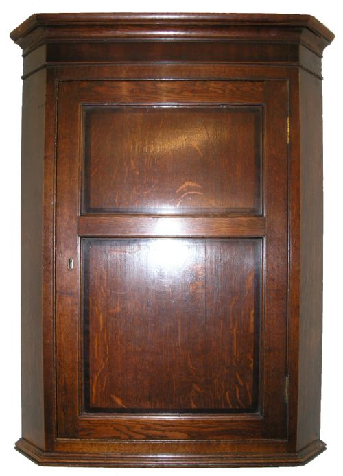Georgian Oak Hanging Corner Cupboard. Lovely Colour