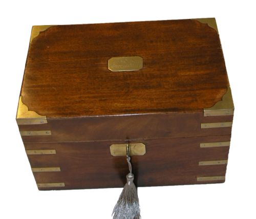 fig 1. GEORGE III MAHOGANY MILITARY CAMPAIGN DECANTER BOX