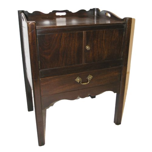 fig 1. GEORGE III cUBAN MAHOANY CONVERTED COMMODE. C. 1770