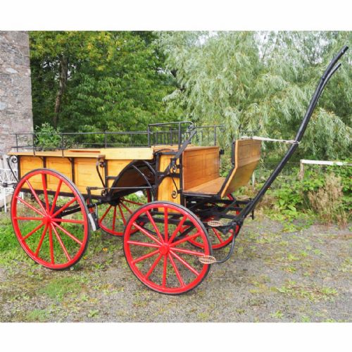 fig 1. FINE EARLY 20th CENTURY HORSE DRAWN CARRIAGE