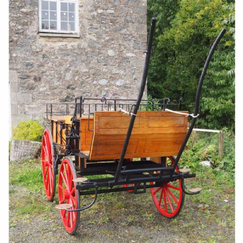 fig 2. FINE EARLY 20th CENTURY HORSE DRAWN CARRIAGE