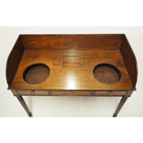 fig 2. FINE GEORGIAN GILLOWS MAHOGANY WASHSTAND