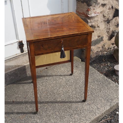 fig 1. GEORGIAN MAHOGANY LADIES WRITING TABLE