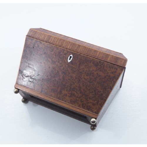 Georgian Burr Yew-wood Tea Caddy