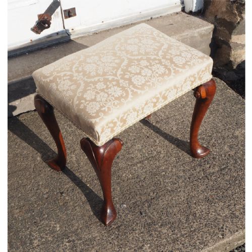 Queen Anne Style Walnut Cab Leg Stool