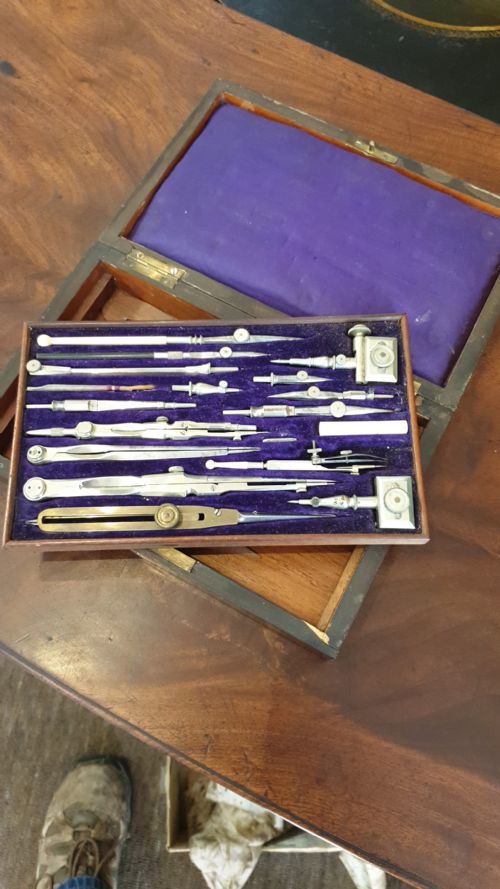 fig 1. GOOD VICTORIAN BOXED SET OF DRAWING INSTRUMENTS