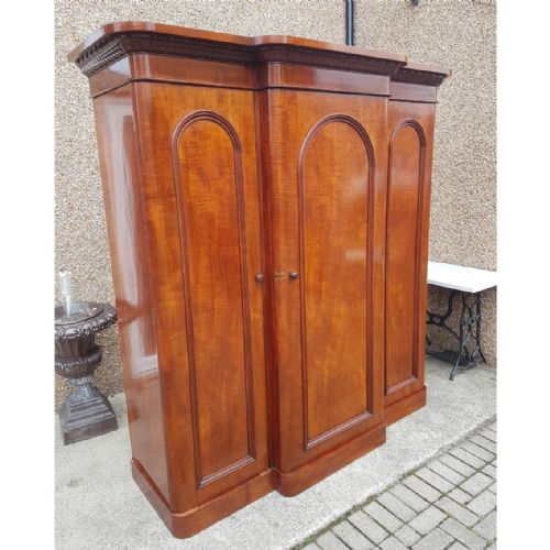 fig 1. EARLY VICTORIAN BREAKFRONT MAHOGANY WARDROBE