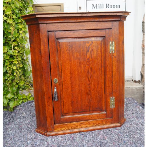 Good 18th Century Oak Corner Cabinet
