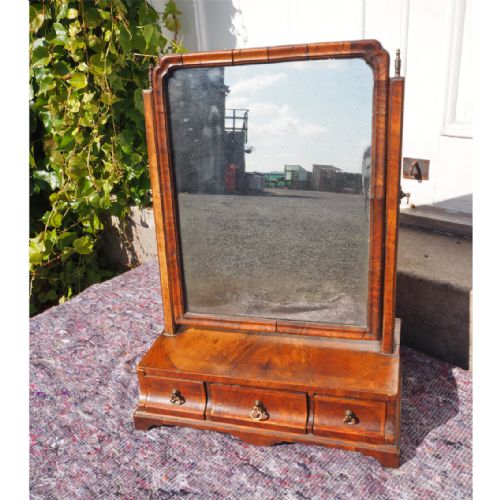 Good Early Georgian Walnut Dressing Mirror