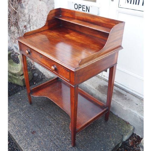 fig 1. SMALL EARLY 19th CENTURY MAHOGANY SIDE TABLE