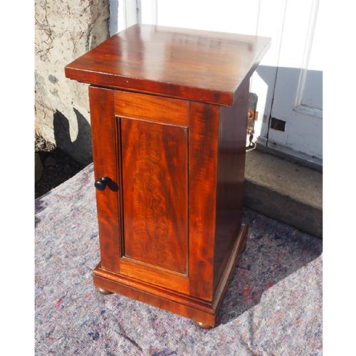 Victorian Mahogany Tapered Bedside Cabinet