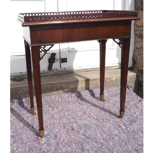 fig 1. GORGEOUS LITTLE GEORGIAN CENTRE TABLE