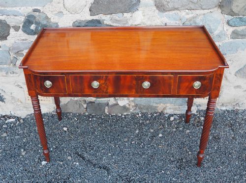Fine Georgian Scottish Mahogany Dressing Table