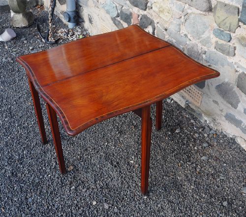 GEORGIAN SERPENTINE SHAPED TEA TABLE - ADDITIONAL PHOTO 4