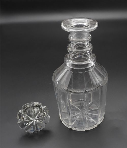 GOOD REGENCY 3 RING GLASS DECANTER - ADDITIONAL PHOTO 1