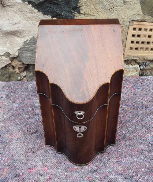 George 3rd Mahogany Knife Box. Complete.