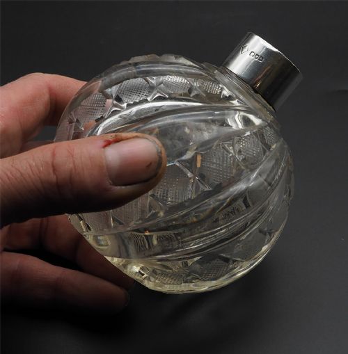SILVER TOPPED CUT GLASS SCENT BOTTLE - ADDITIONAL PHOTO 3