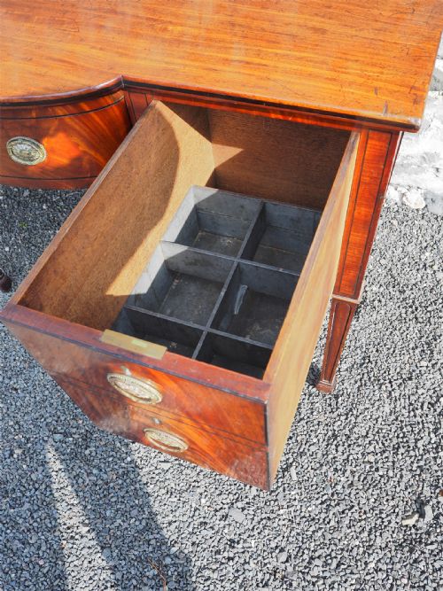 NICE SHAPE GEORGIAN MAHOGANY SIDEBOARD - ADDITIONAL PHOTO 8