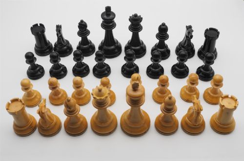 Superb Staunton Pattern Chess Set. Boxed.
