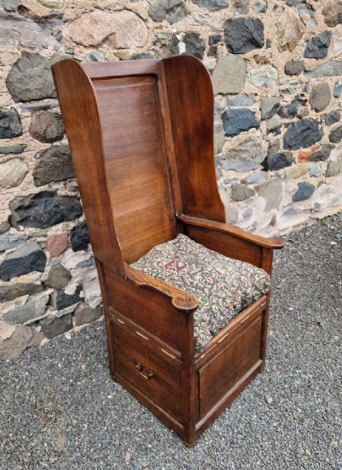 Good 18th Century Oak Lambing Chair