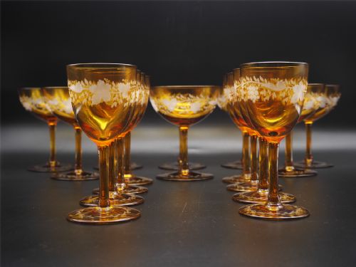 GOOD SET OF 16 VICTORIAN AMBER GLASSES - ADDITIONAL PHOTO 1