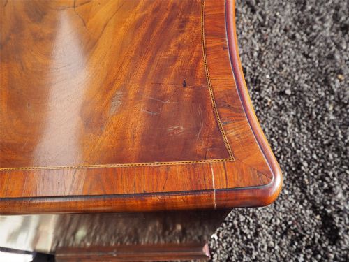 18TH CENTURY MAHOGANY SERPENTINE CHEST - ADDITIONAL PHOTO 4