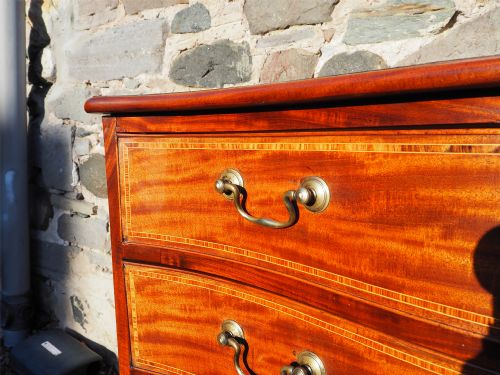 18TH CENTURY MAHOGANY SERPENTINE CHEST - ADDITIONAL PHOTO 6