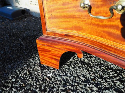 18TH CENTURY MAHOGANY SERPENTINE CHEST - ADDITIONAL PHOTO 7