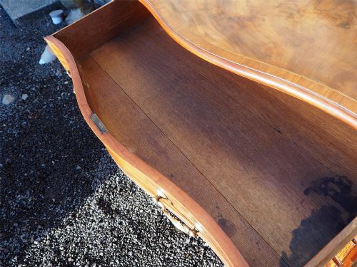 18TH CENTURY MAHOGANY SERPENTINE CHEST - ADDITIONAL PHOTO 9