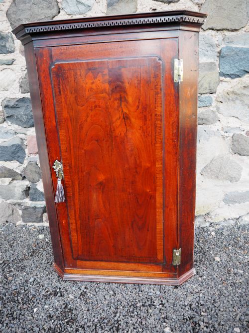 GEORGE 2ND OAK WALNUT CORNER CABINET - ADDITIONAL PHOTO 2