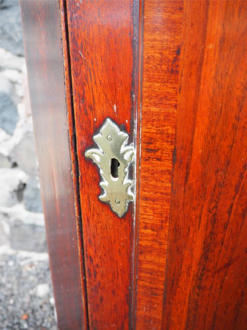 GEORGE 2ND OAK WALNUT CORNER CABINET - ADDITIONAL PHOTO 3