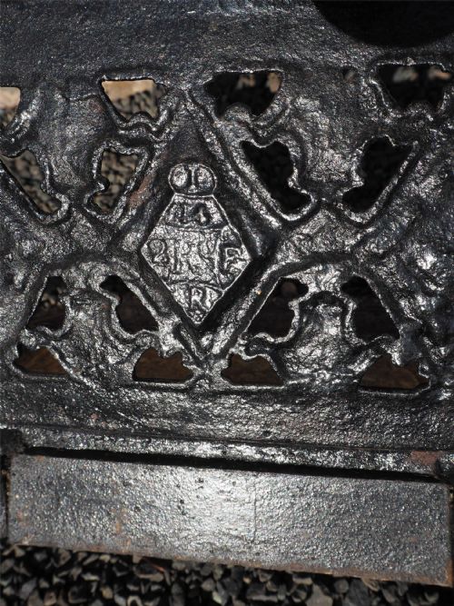 SMALL VICTORIAN CAST IRON STICK STAND - ADDITIONAL PHOTO 5