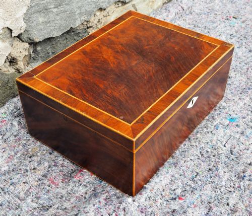 GEORGIAN MAHOGANY LADIES SEWING BOX - ADDITIONAL PHOTO 1