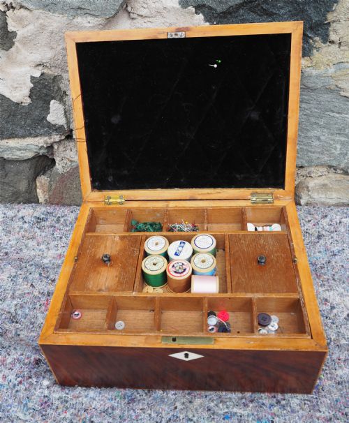 GEORGIAN MAHOGANY LADIES SEWING BOX - ADDITIONAL PHOTO 3