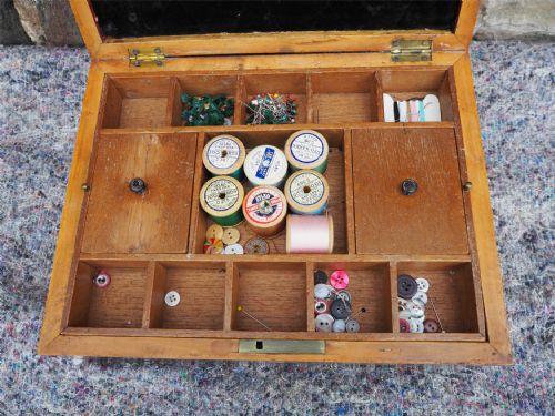 GEORGIAN MAHOGANY LADIES SEWING BOX - ADDITIONAL PHOTO 4